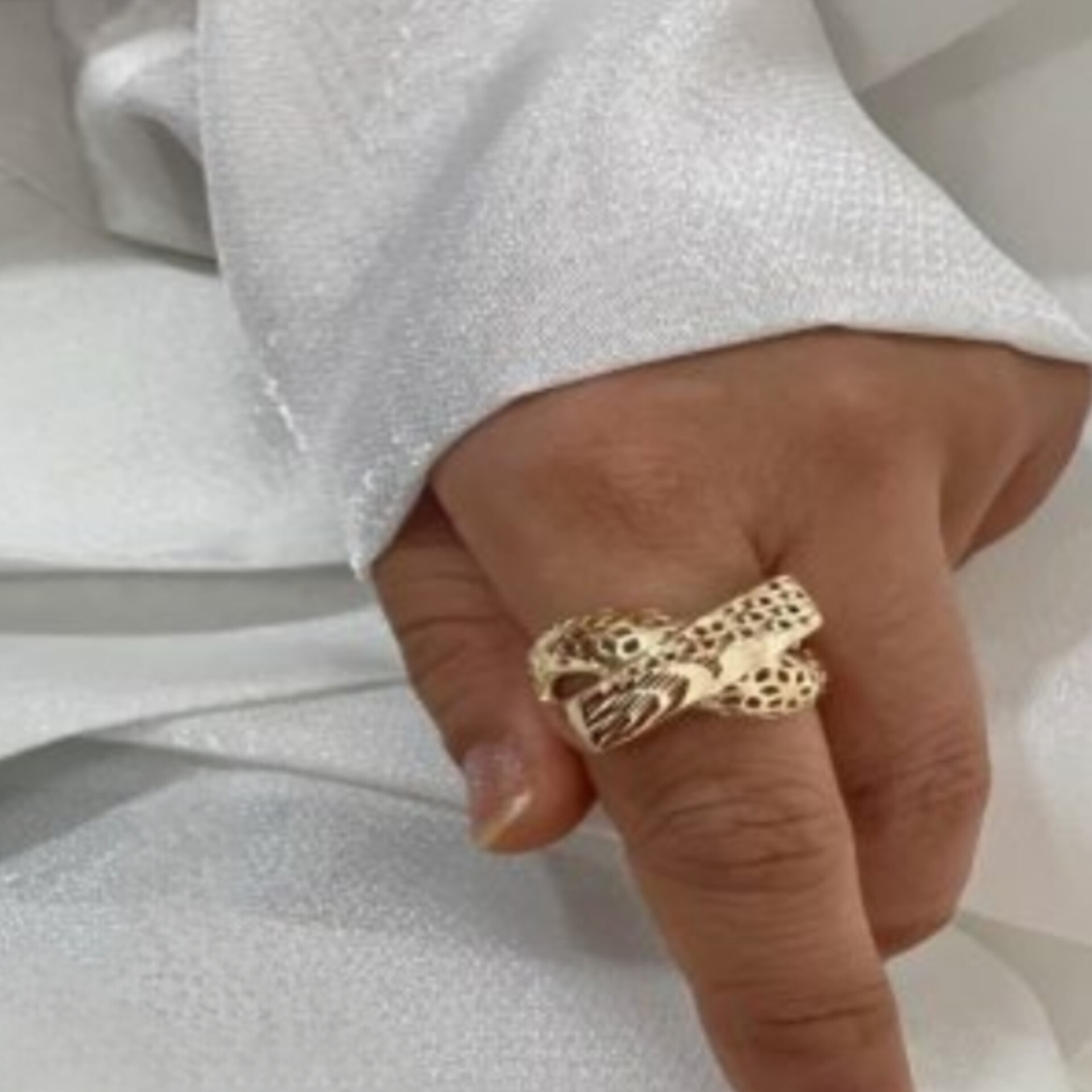 انگشتر طلاروس تراش زنانه رنگ ثابت مشابه طلا