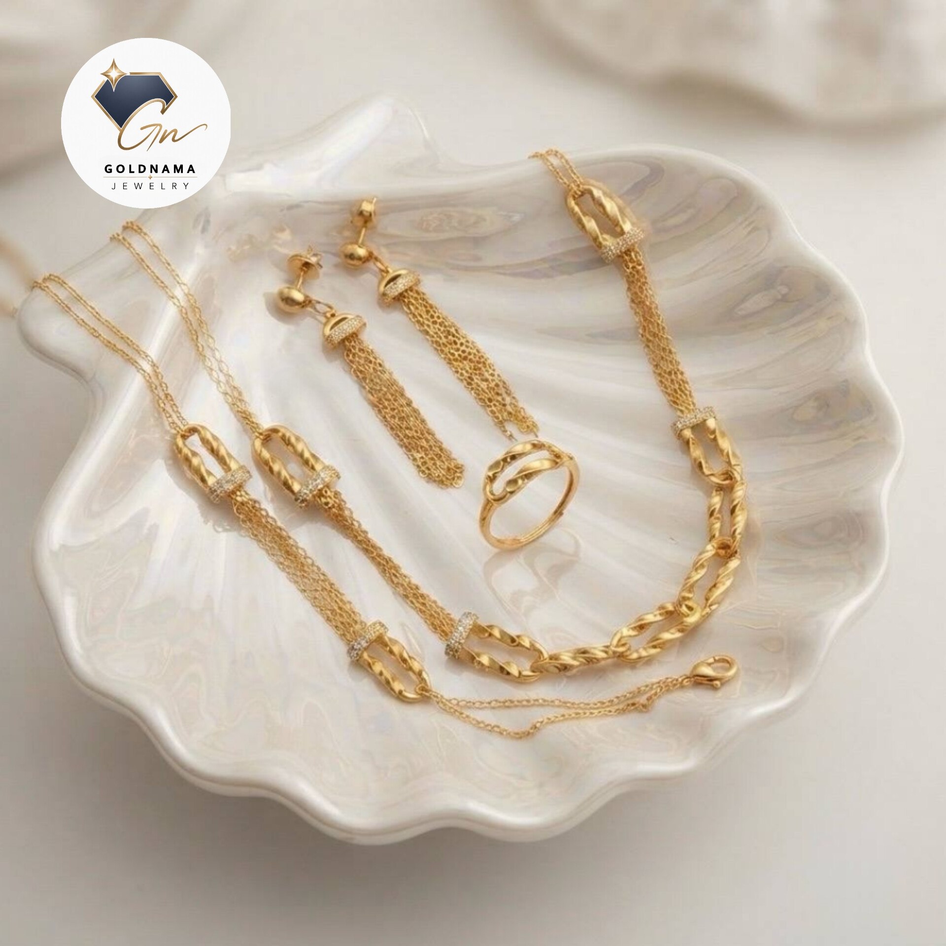 سرویس مجلسی زنانه مشابه طلا مدل زنجیری تیفانی رنگ ثابت وارداتی