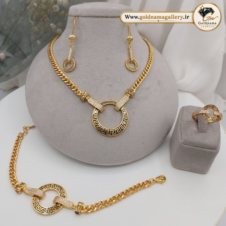 سرویس حلقه ای نگین دار ورساچه کار استیل وارداتی طرح طلا ضد حساسیت زنانه و دخترانه